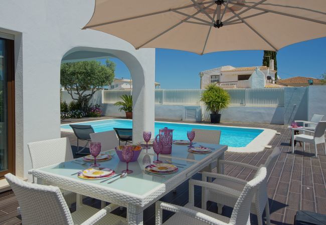 Villa in Albufeira - Casa dos Amigos by Popular Villas Villa in Albufeira - Casa dos Amigos by Popular Villas