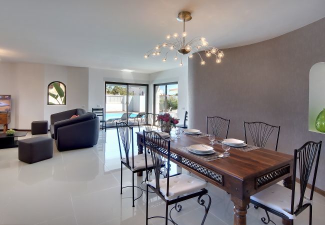 Villa in Albufeira - Casa dos Amigos by Popular Villas Villa in Albufeira - Casa dos Amigos by Popular Villas