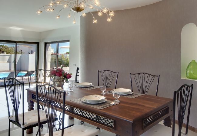 Villa in Albufeira - Casa dos Amigos by Popular Villas Villa in Albufeira - Casa dos Amigos by Popular Villas