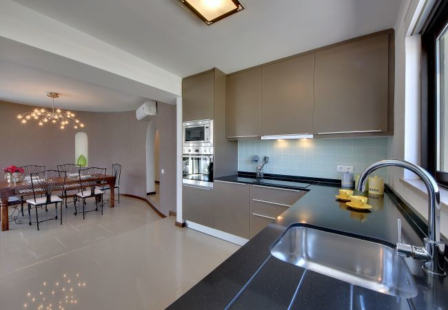 Villa in Albufeira - Casa dos Amigos by Popular Villas Villa in Albufeira - Casa dos Amigos by Popular Villas