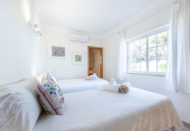 Villa in Olhos D´Água - Villa Tamarindo Villa in Olhos D´Água - Villa Tamarindo