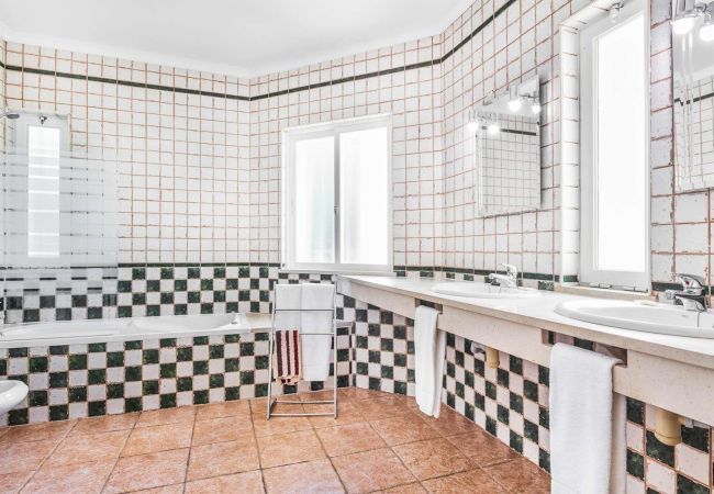 Villa in Albufeira - Villa Tulipa Negra Villa in Albufeira - Villa Tulipa Negra