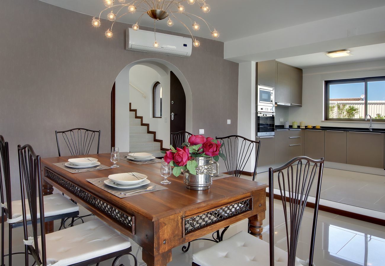 Villa in Albufeira - Casa dos Amigos by Popular Villas Villa in Albufeira - Casa dos Amigos by Popular Villas