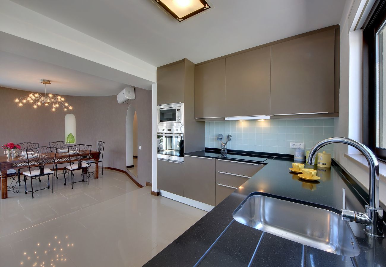 Villa in Albufeira - Casa dos Amigos by Popular Villas Villa in Albufeira - Casa dos Amigos by Popular Villas